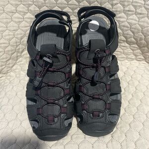 Khombu Black and Purple Women's Closed-Toe Outdoor Sandals